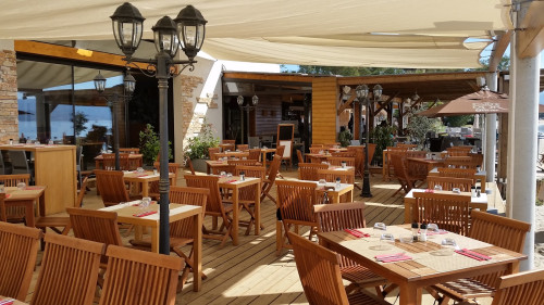 Tahiti beach cafe