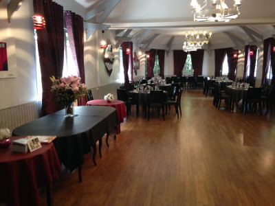 Le verre y table