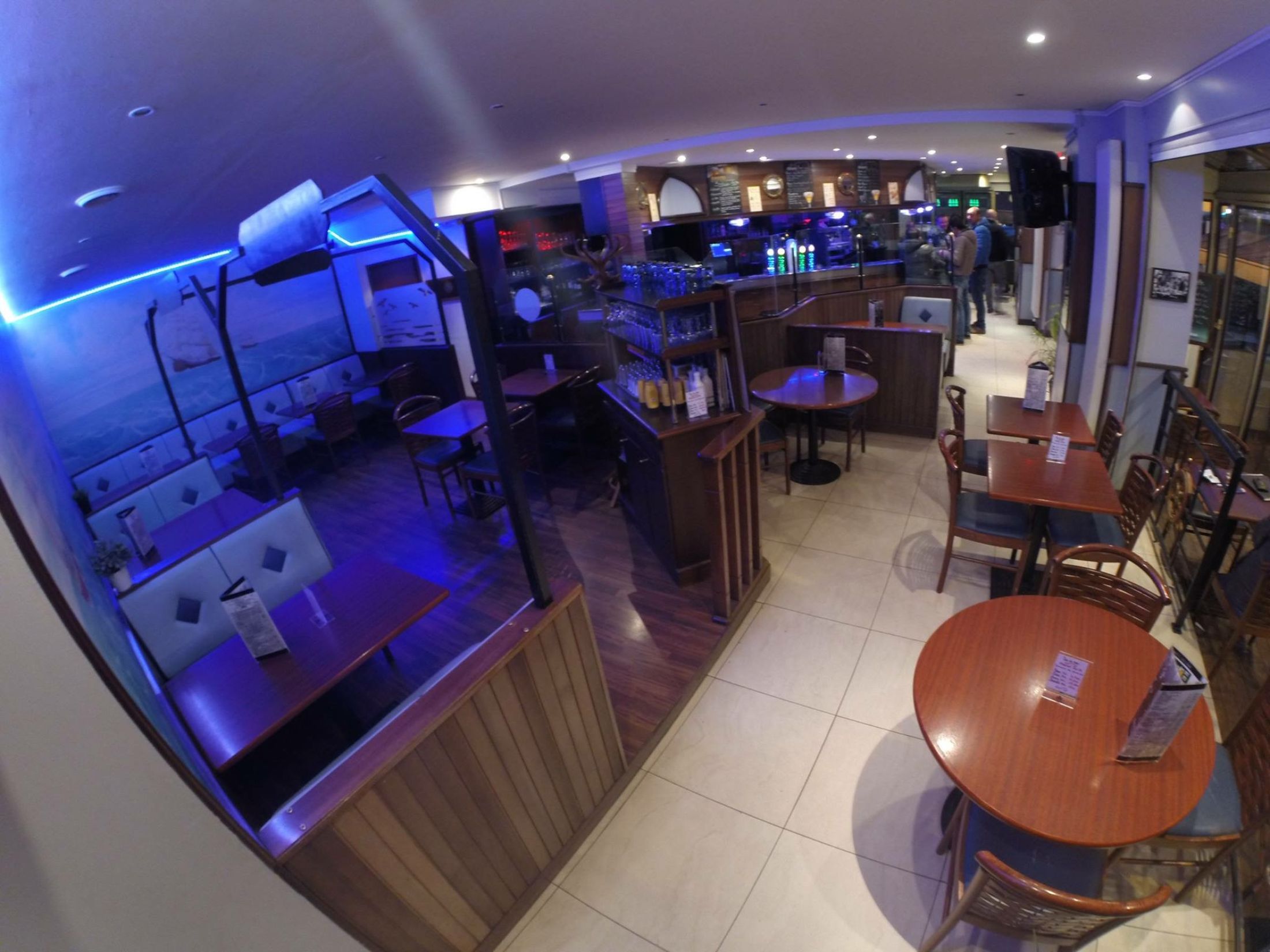 L'Avenue Café