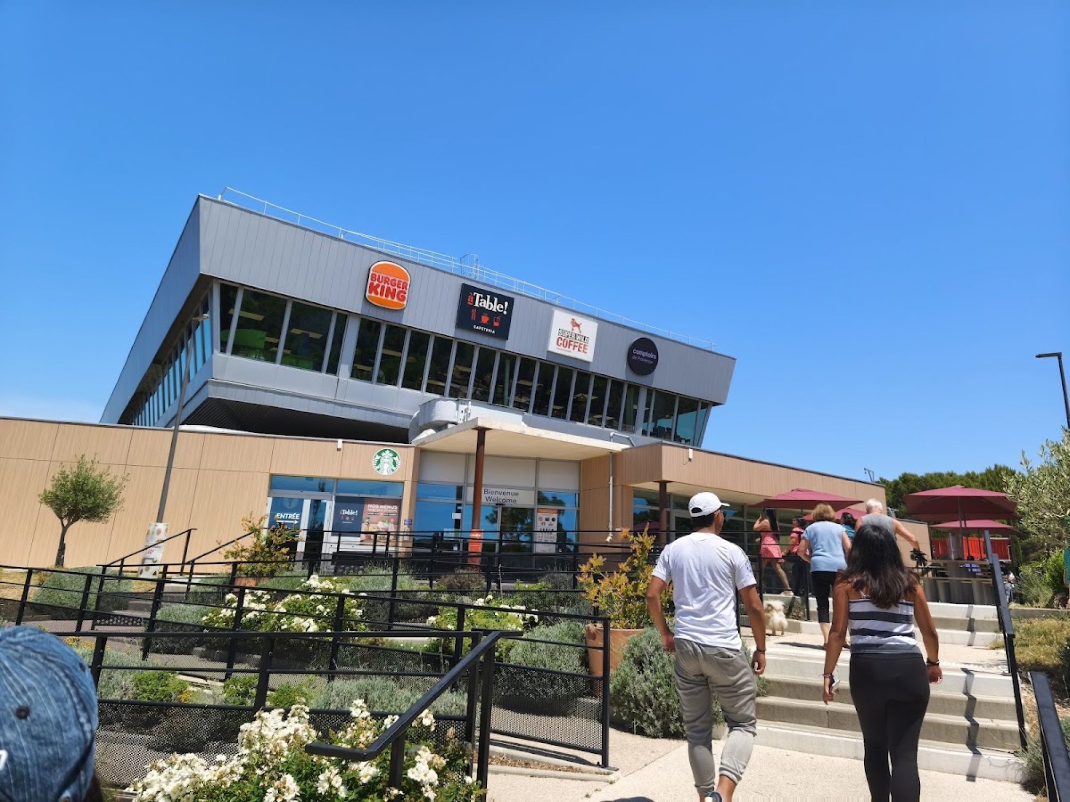 Aire de Lançon de Provence - Arche & Arche Café