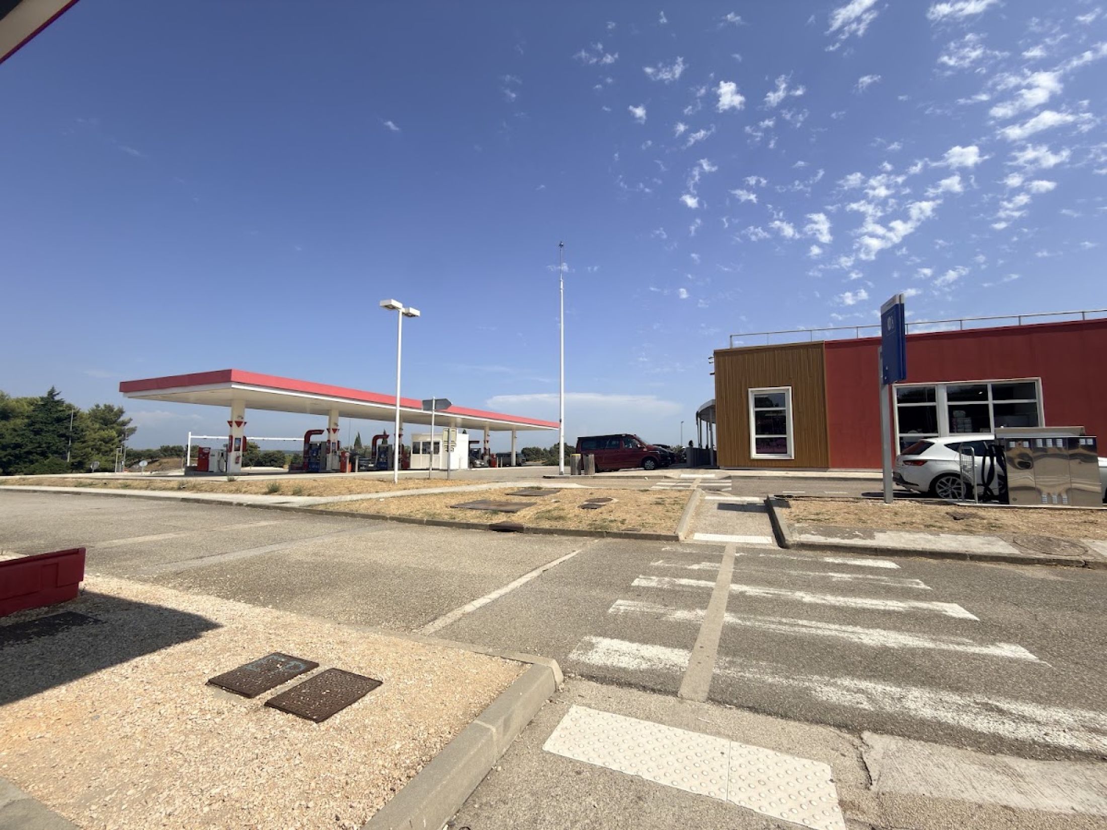 Aire de Tavel Esso - Phileas grill