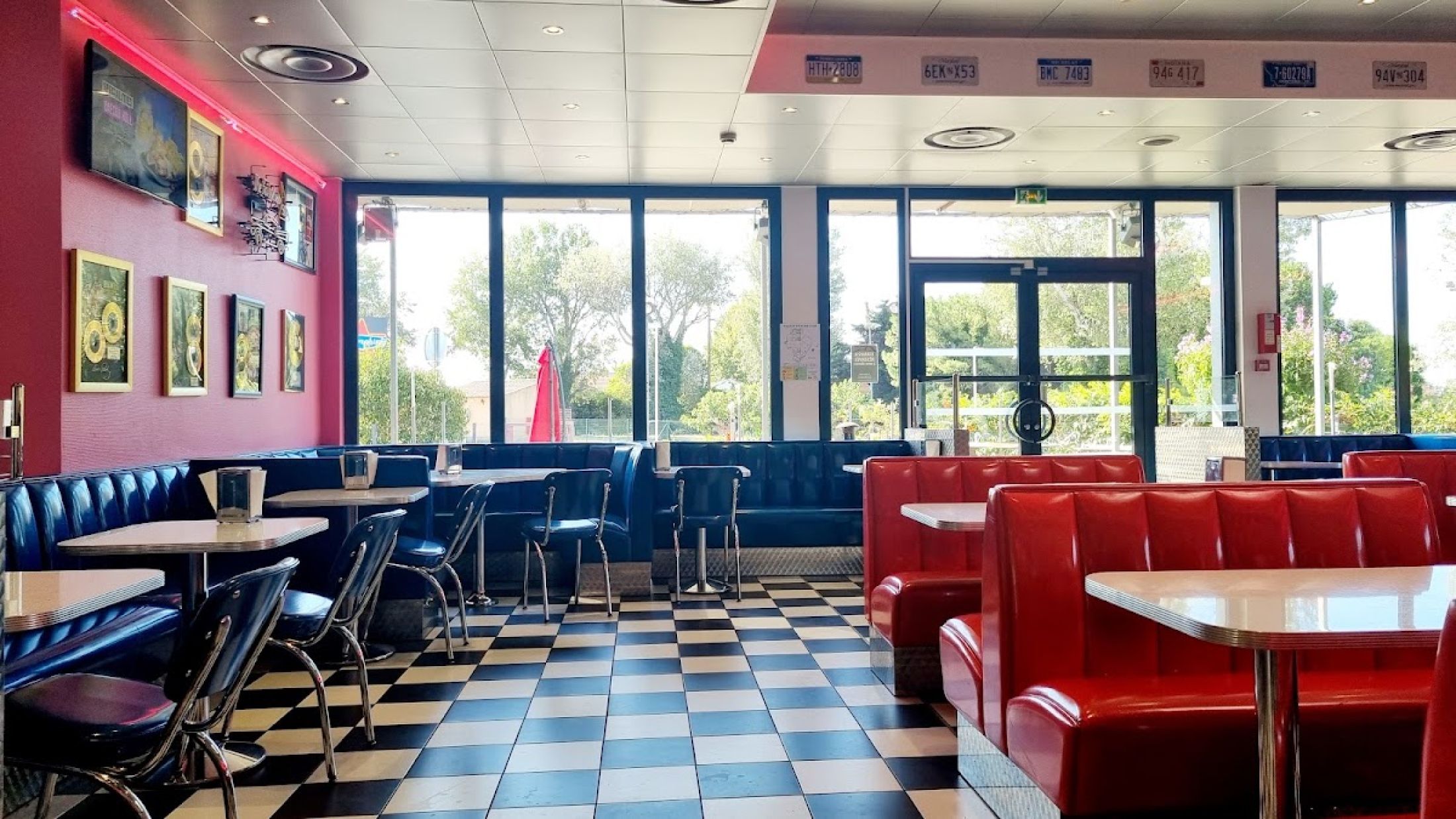 Aire des Cantarelles - LEO Bistro
