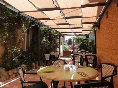 RESTAURANT PAQUET. Jacques Georges vous accueille
