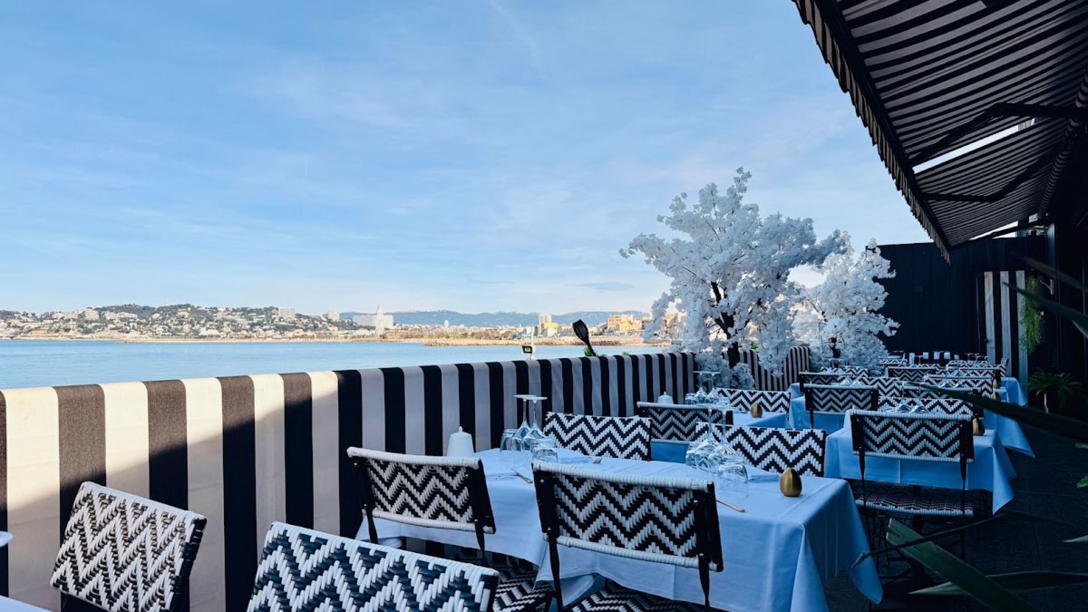 P.Kitchen restaurant Franco - Thaï vue mer terrasse pointe rouge