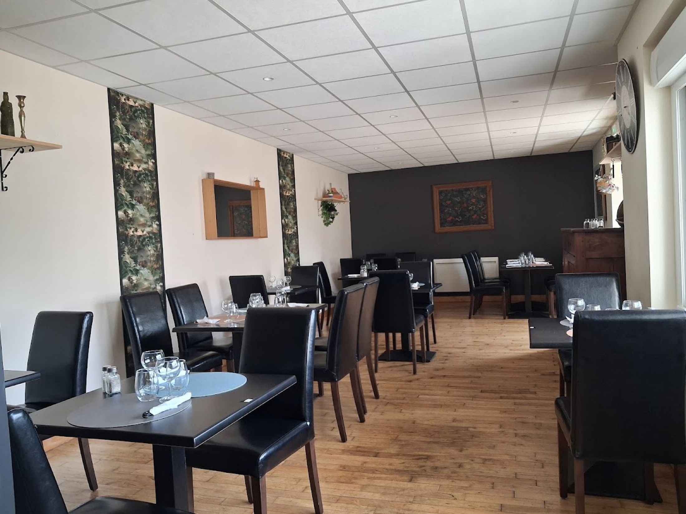 Le Monti Bar Restaurant
