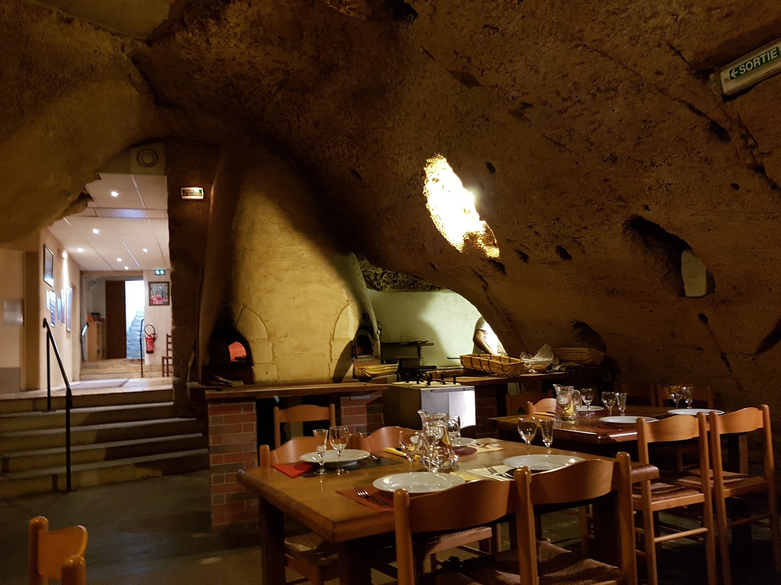 Le Caveau
