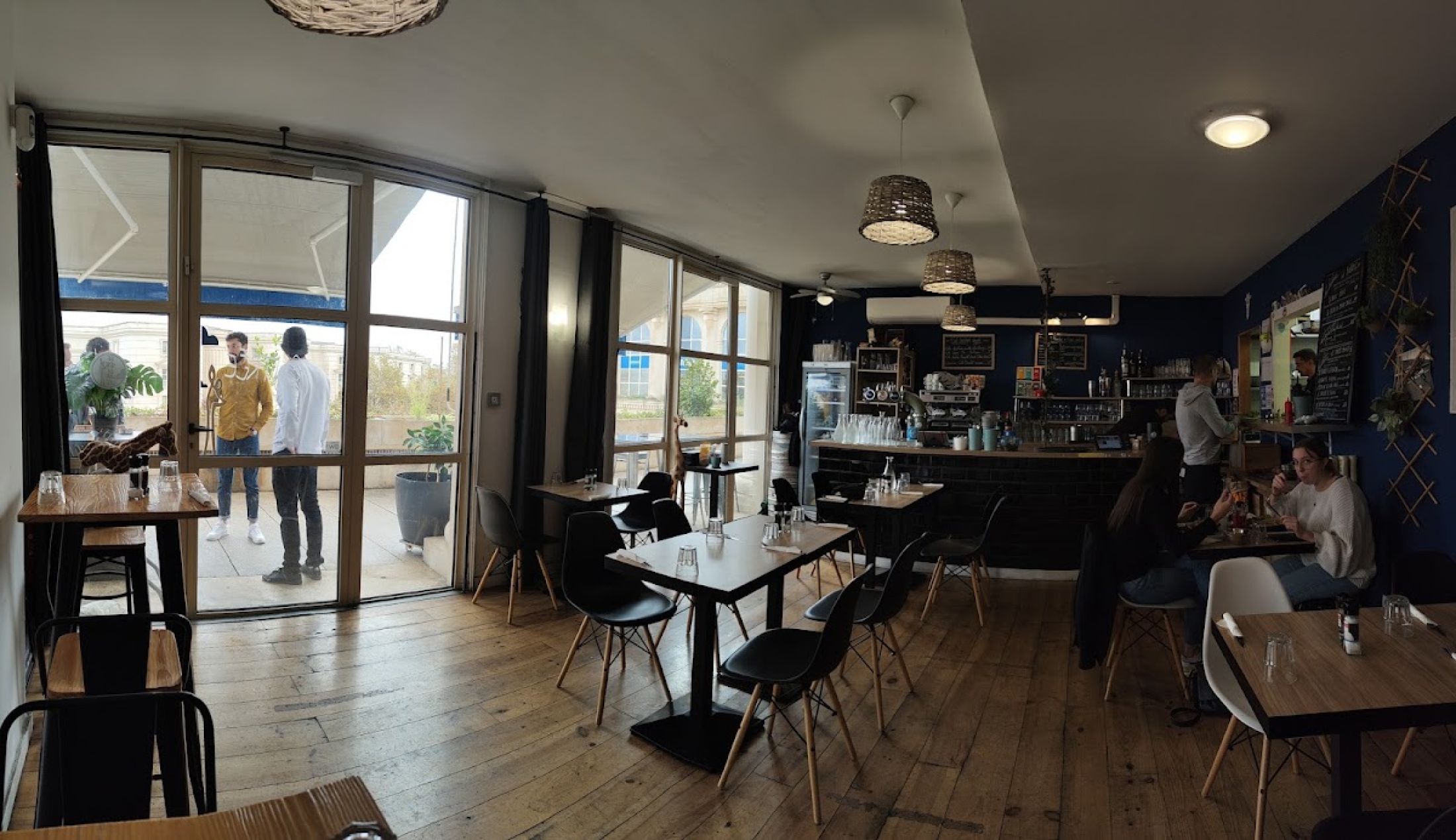 Le tête en l'air café