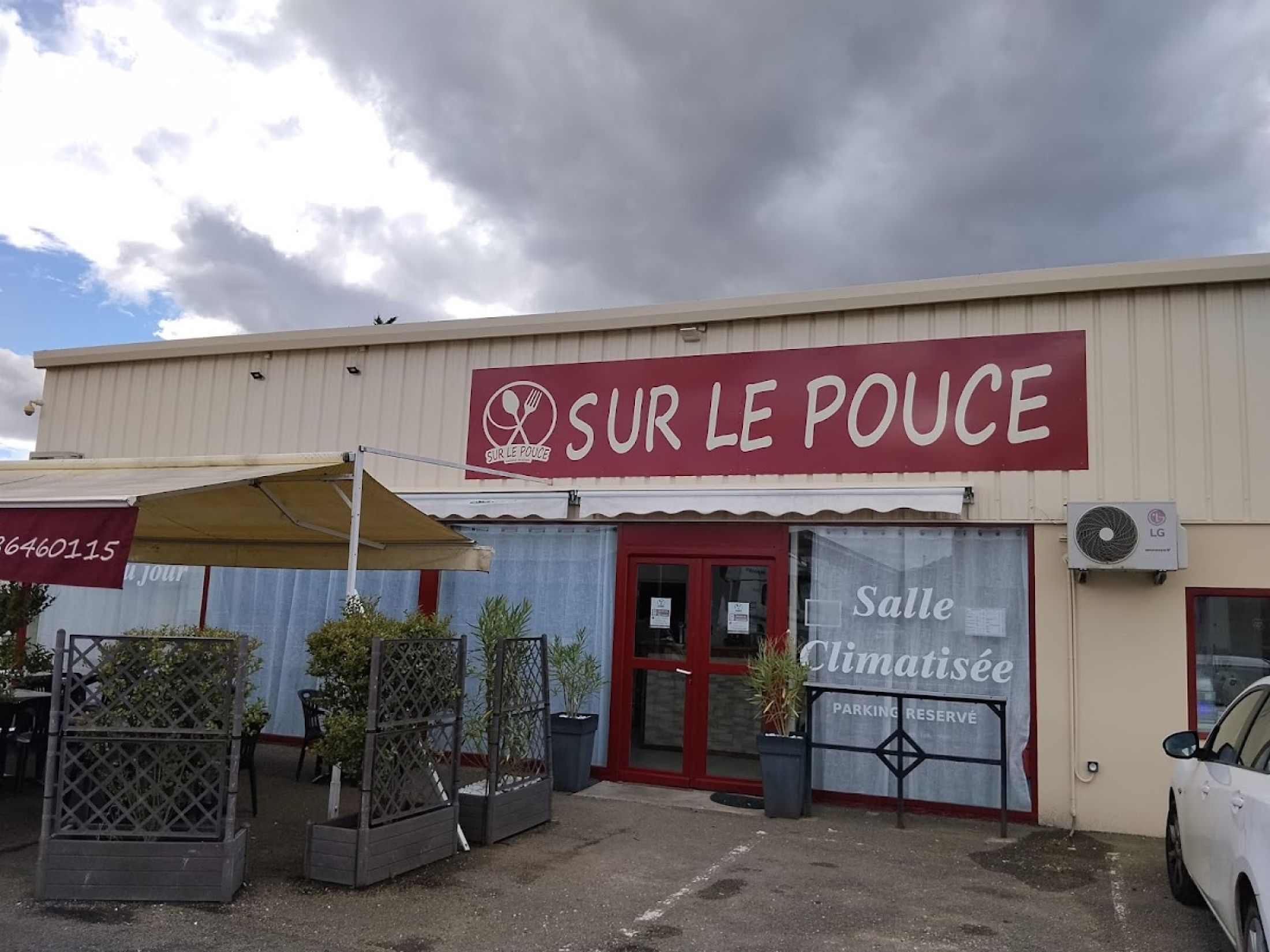 SUR LE POUCE