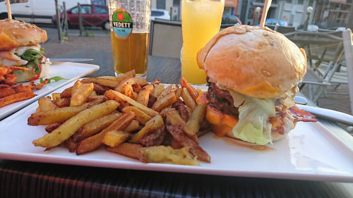 Pixies Bar & Burger — photo 3