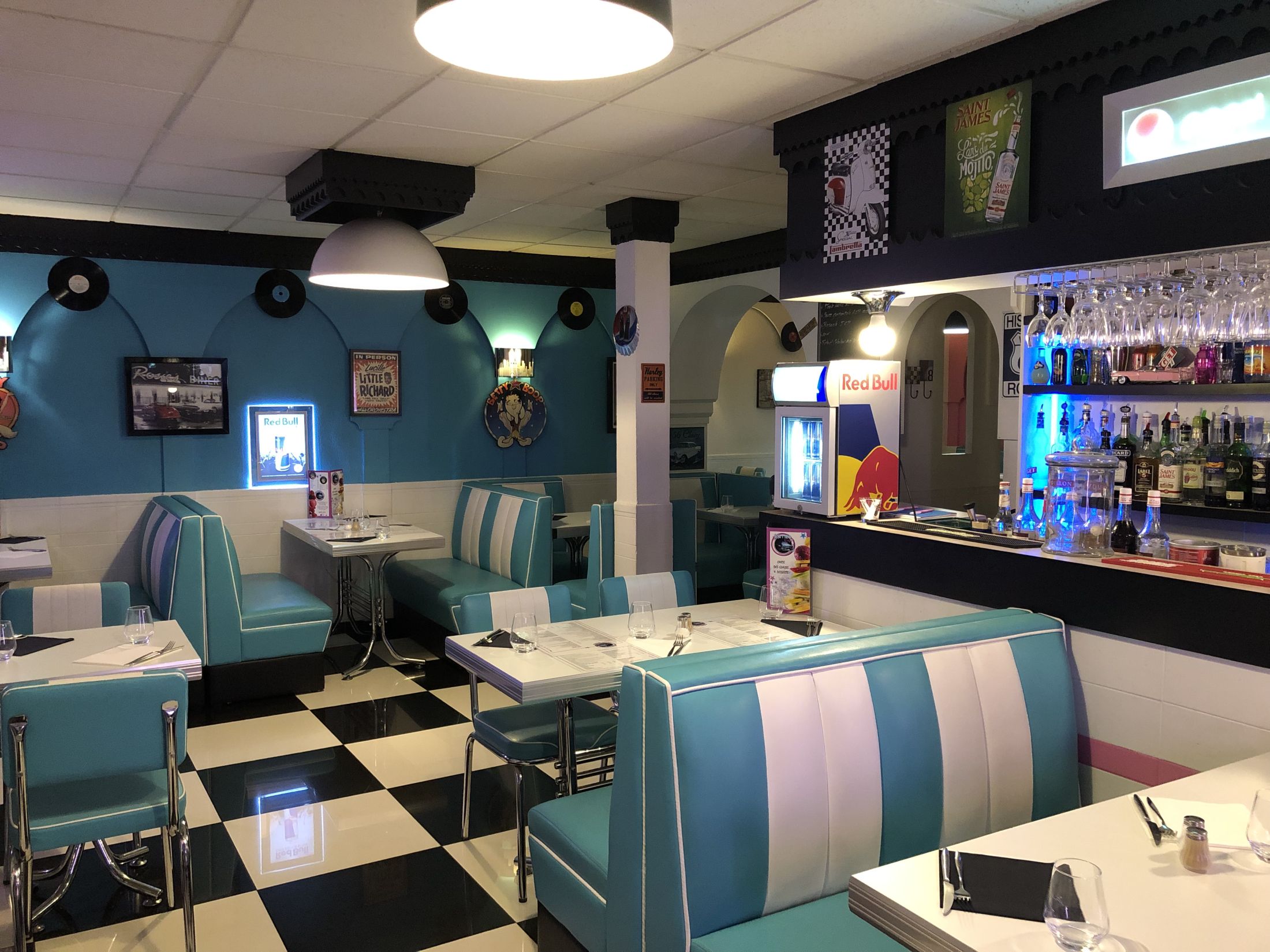 Le Sixties Café