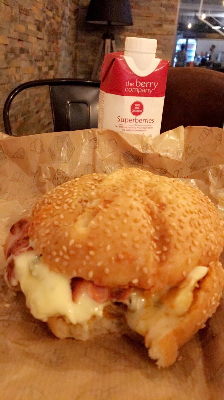 KM Burger — photo 5
