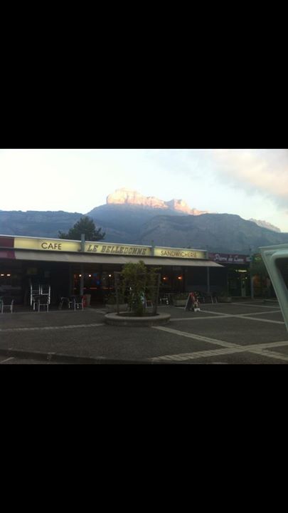 Le Belledonne café