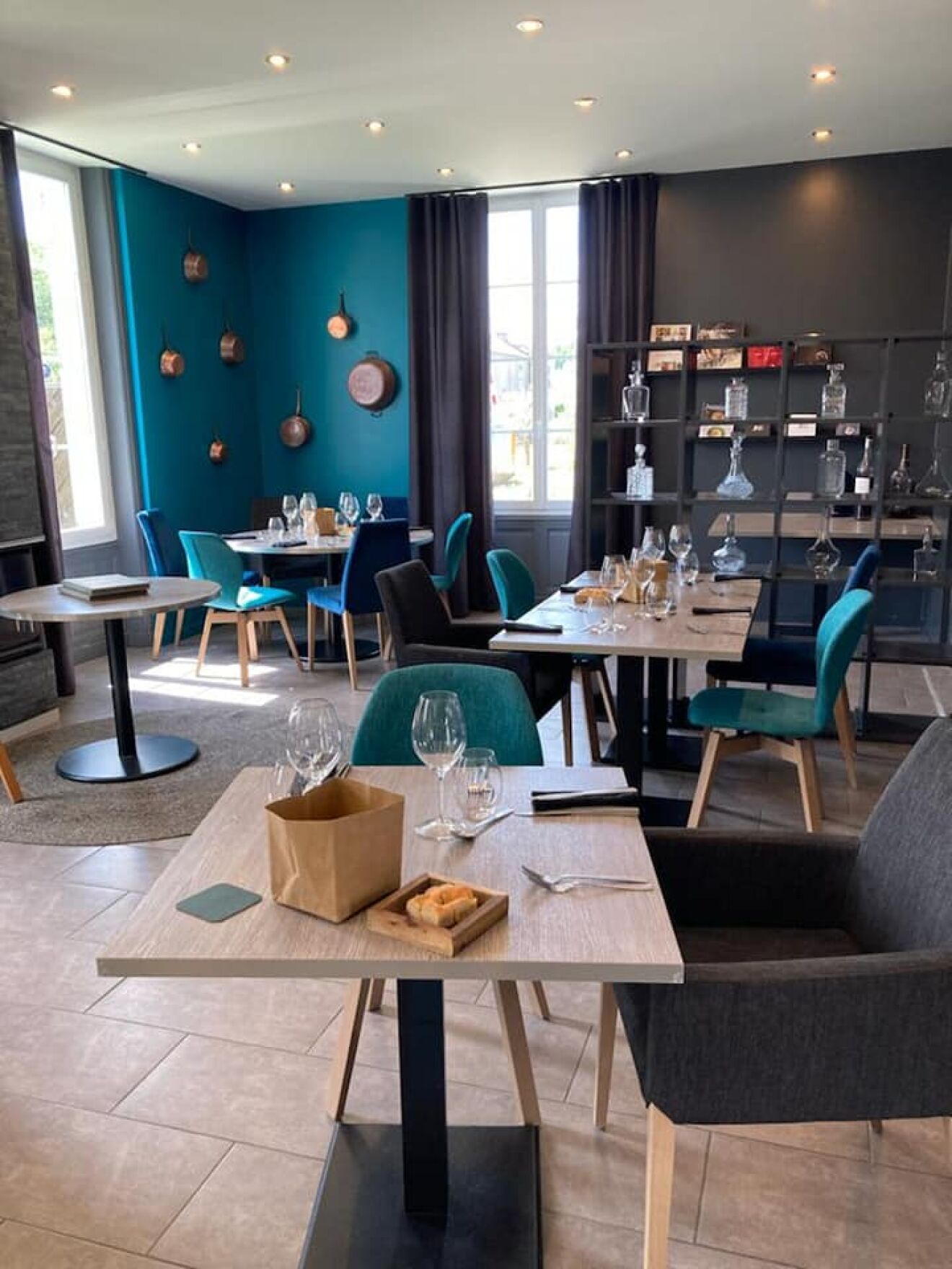 LE VERRE Y TABLE