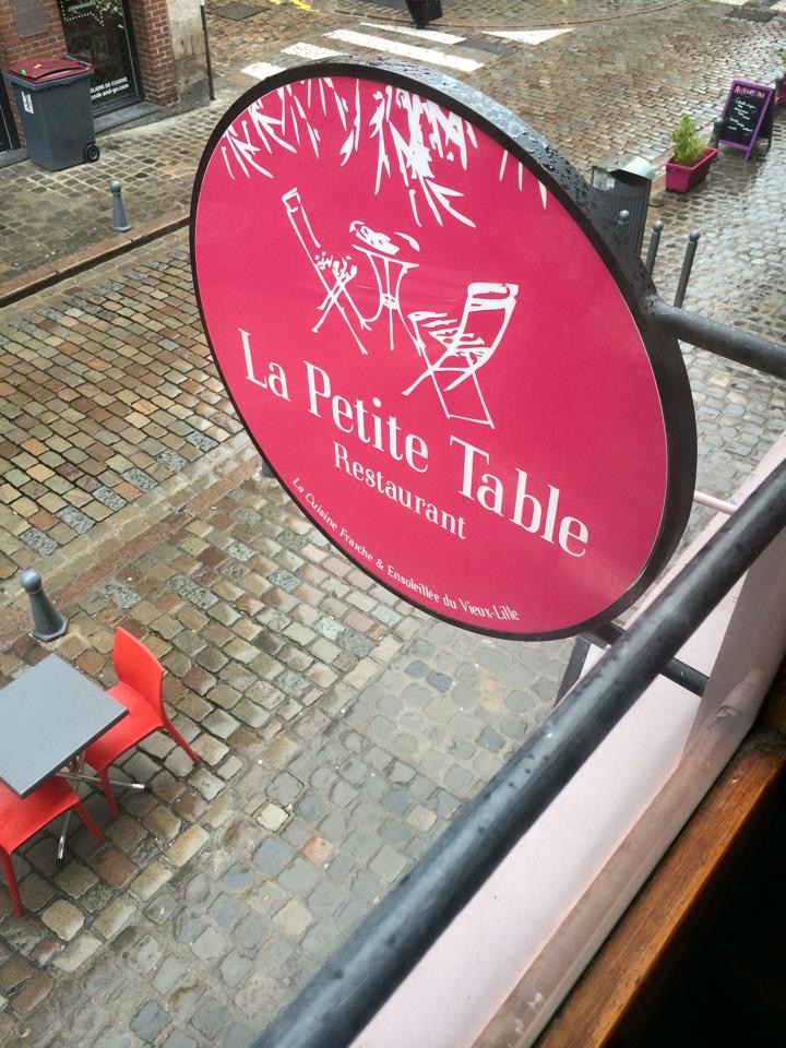 LA PETITE TABLE