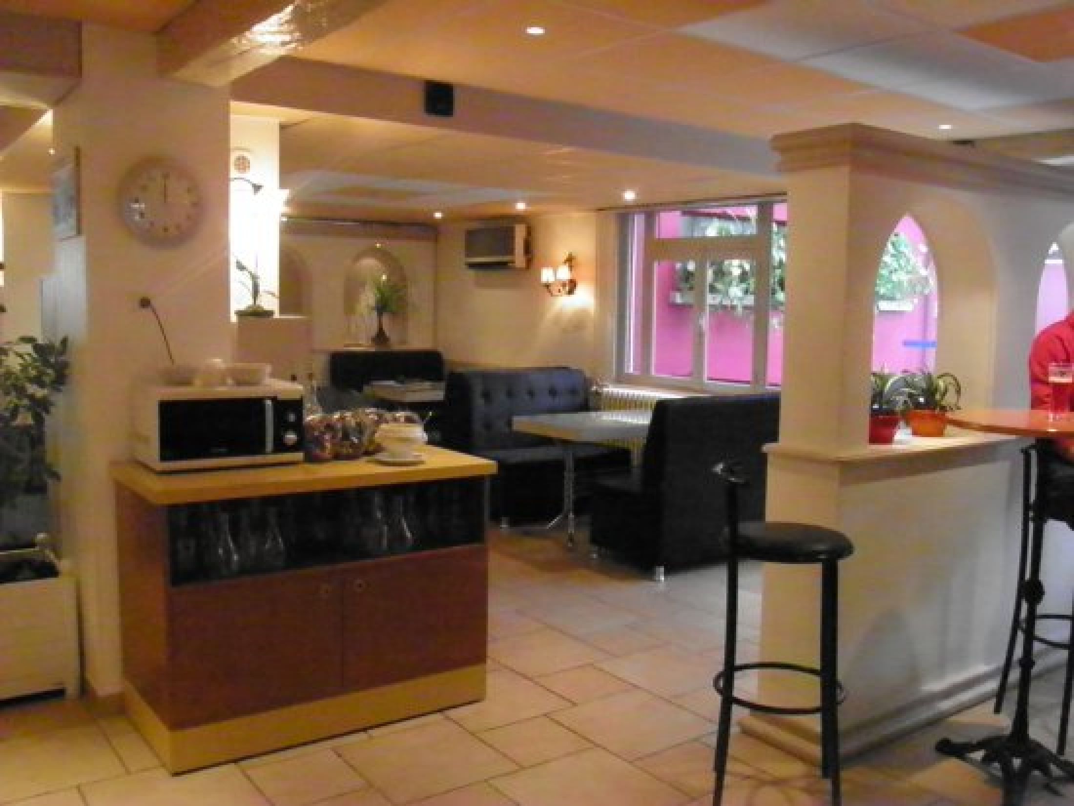 LE BUFFET DE LA PLAINE