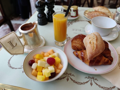 Ladurée Paris Champs Elysées — photo 8