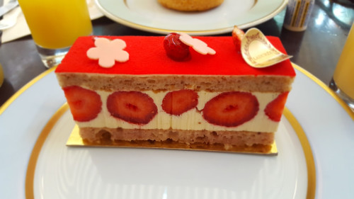 Ladurée Paris Champs Elysées — photo 10