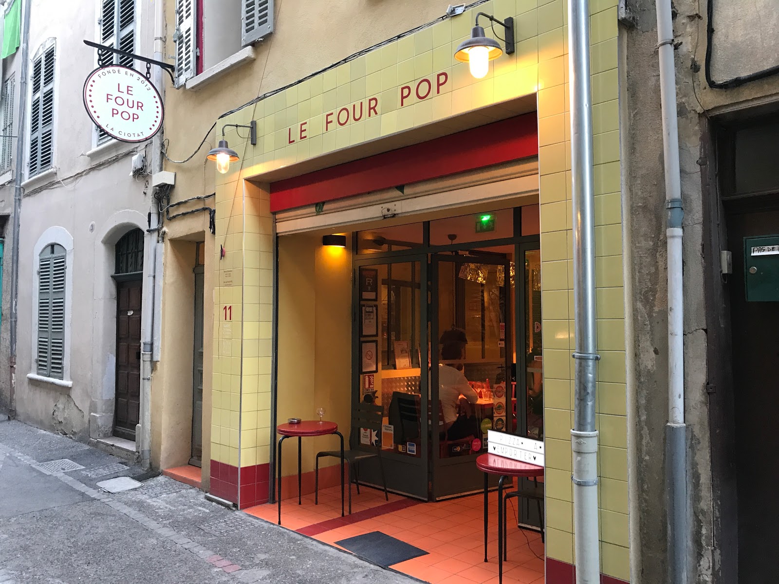 LE FOUR POP