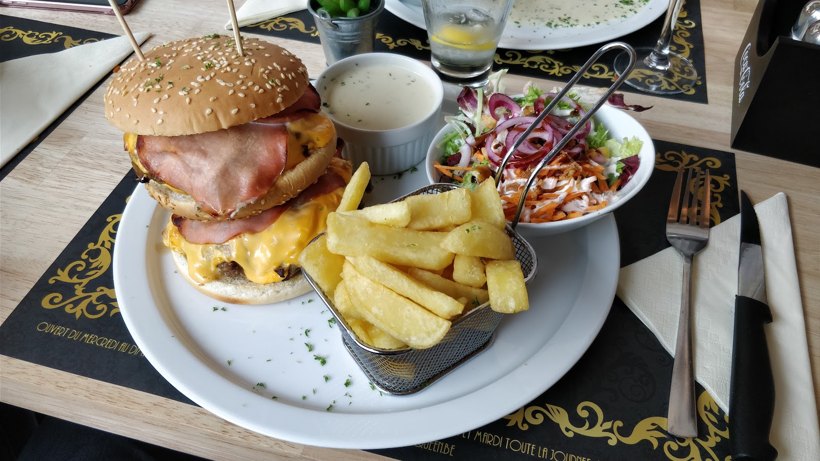 Burger Queen — photo 2