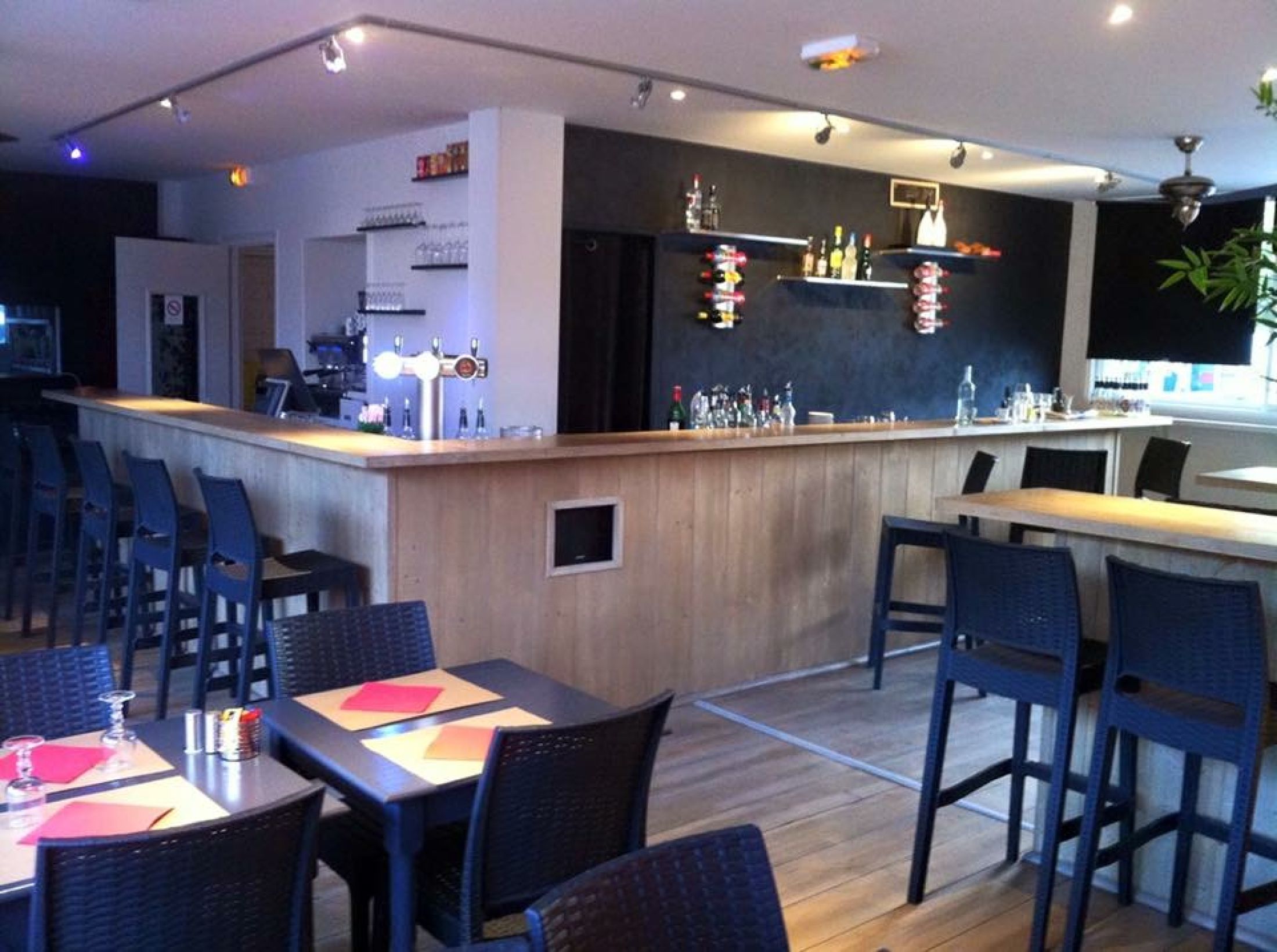 Le Manai Café