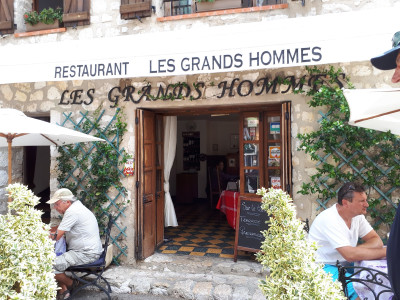 Les Grands Hommes — photo 3