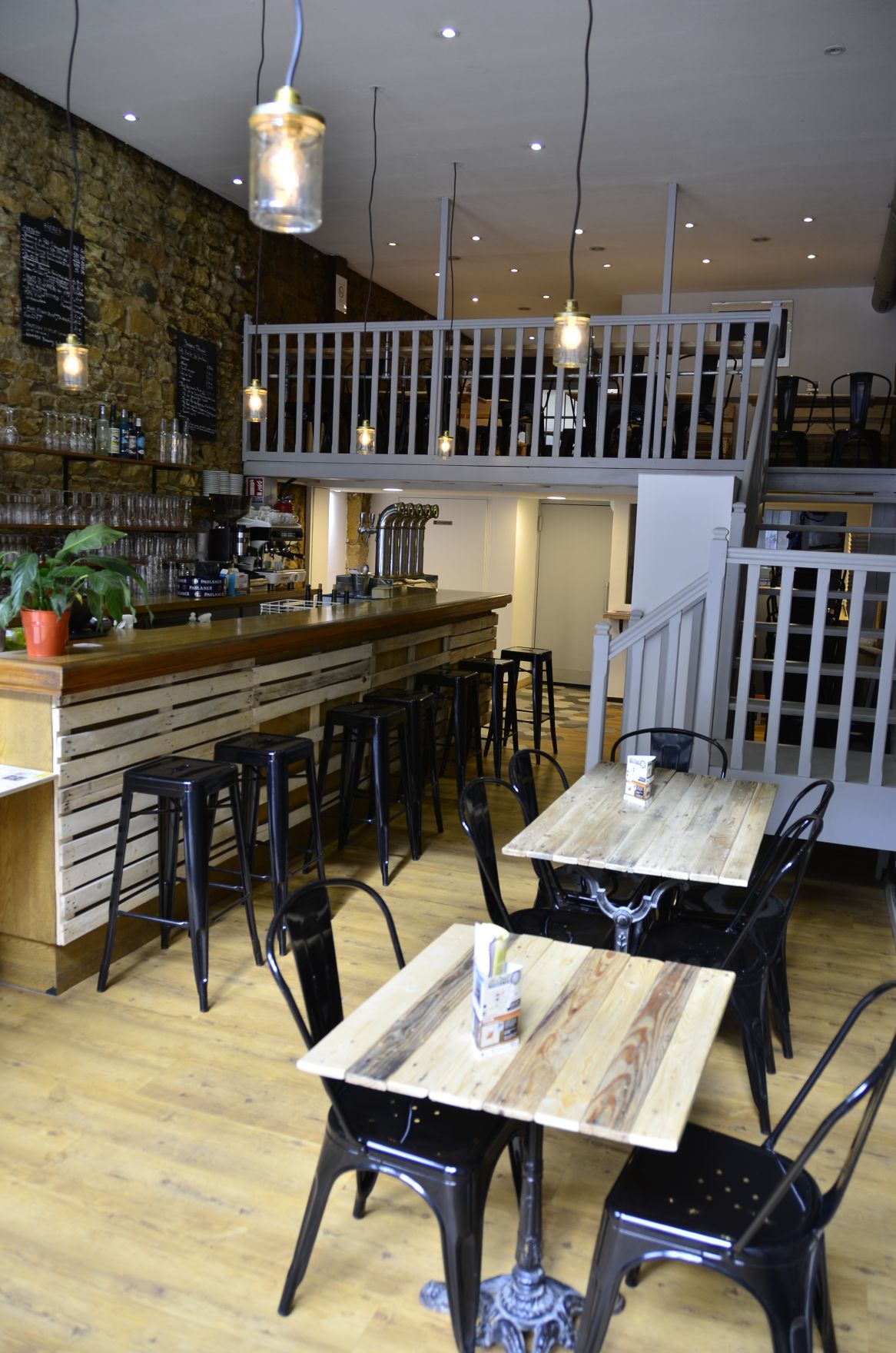 La Tête dans le Local 