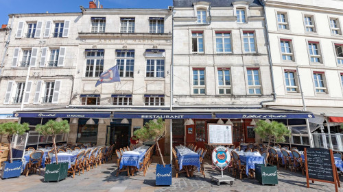 André