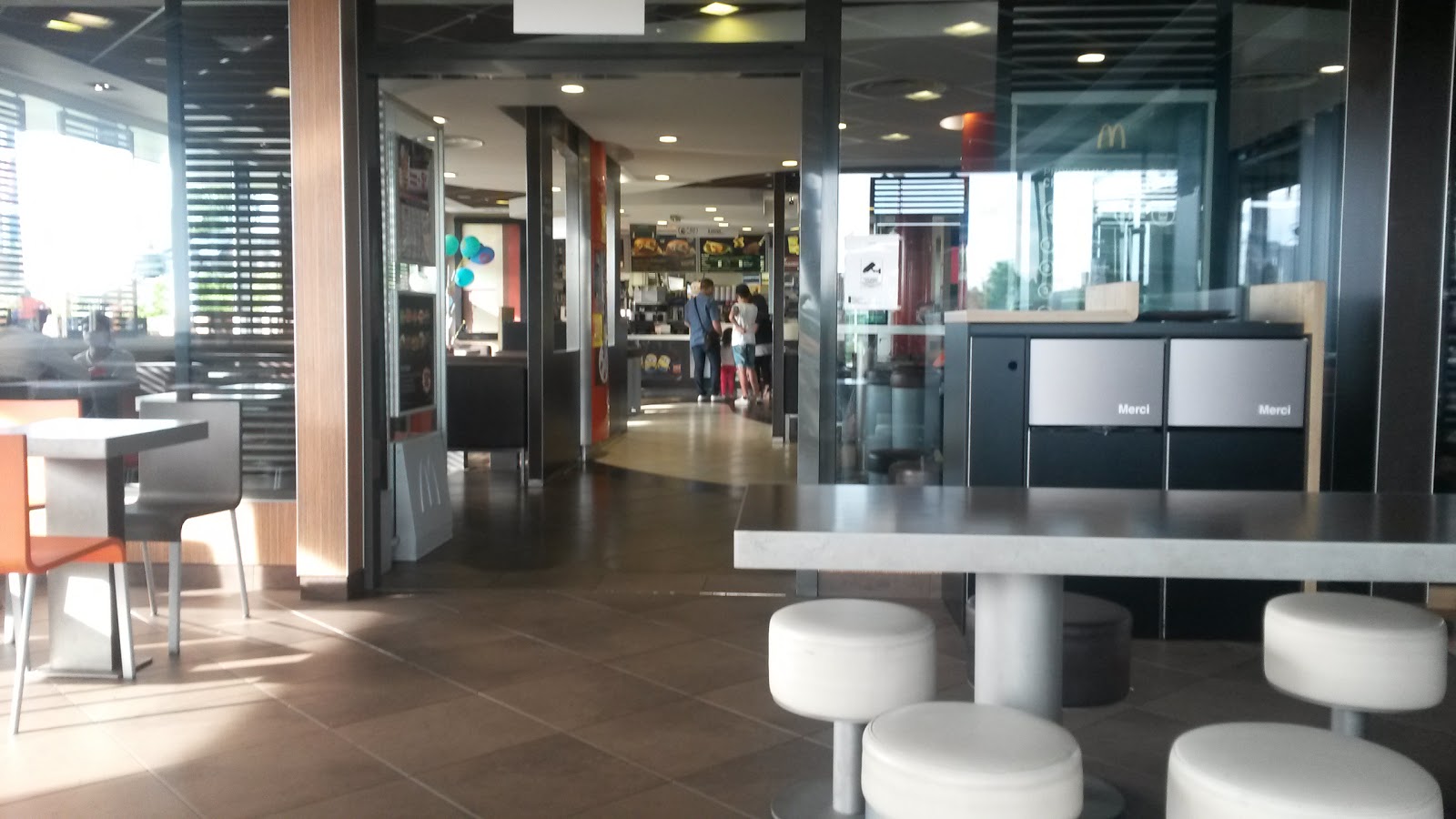 McDonald's Wasquehal Centre commercial Carrefour — photo 4