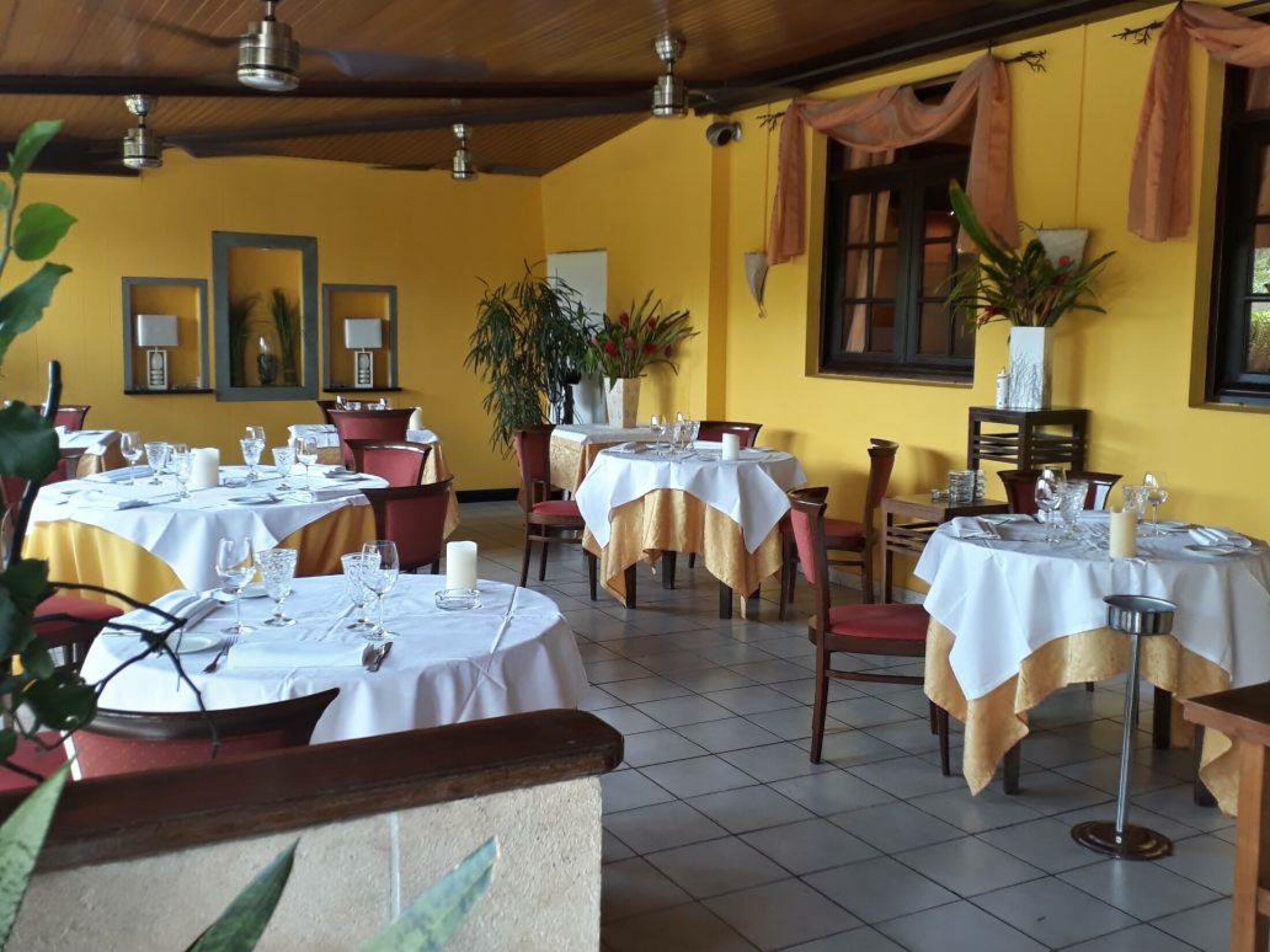 LA VILLA RESTAURANT 