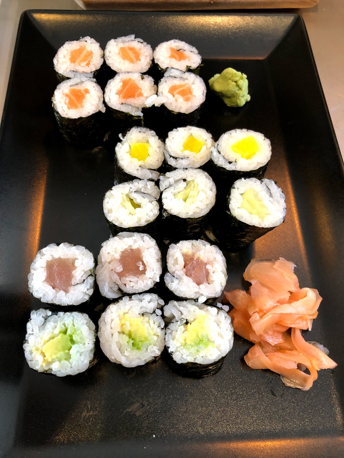 YOSHI SUSHI