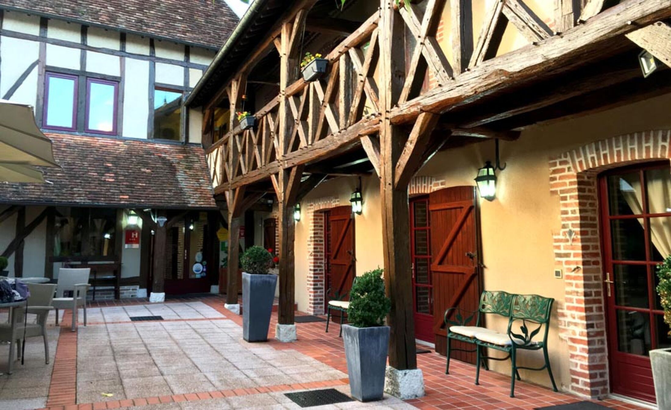 AUBERGE CHEVAL BLANC
