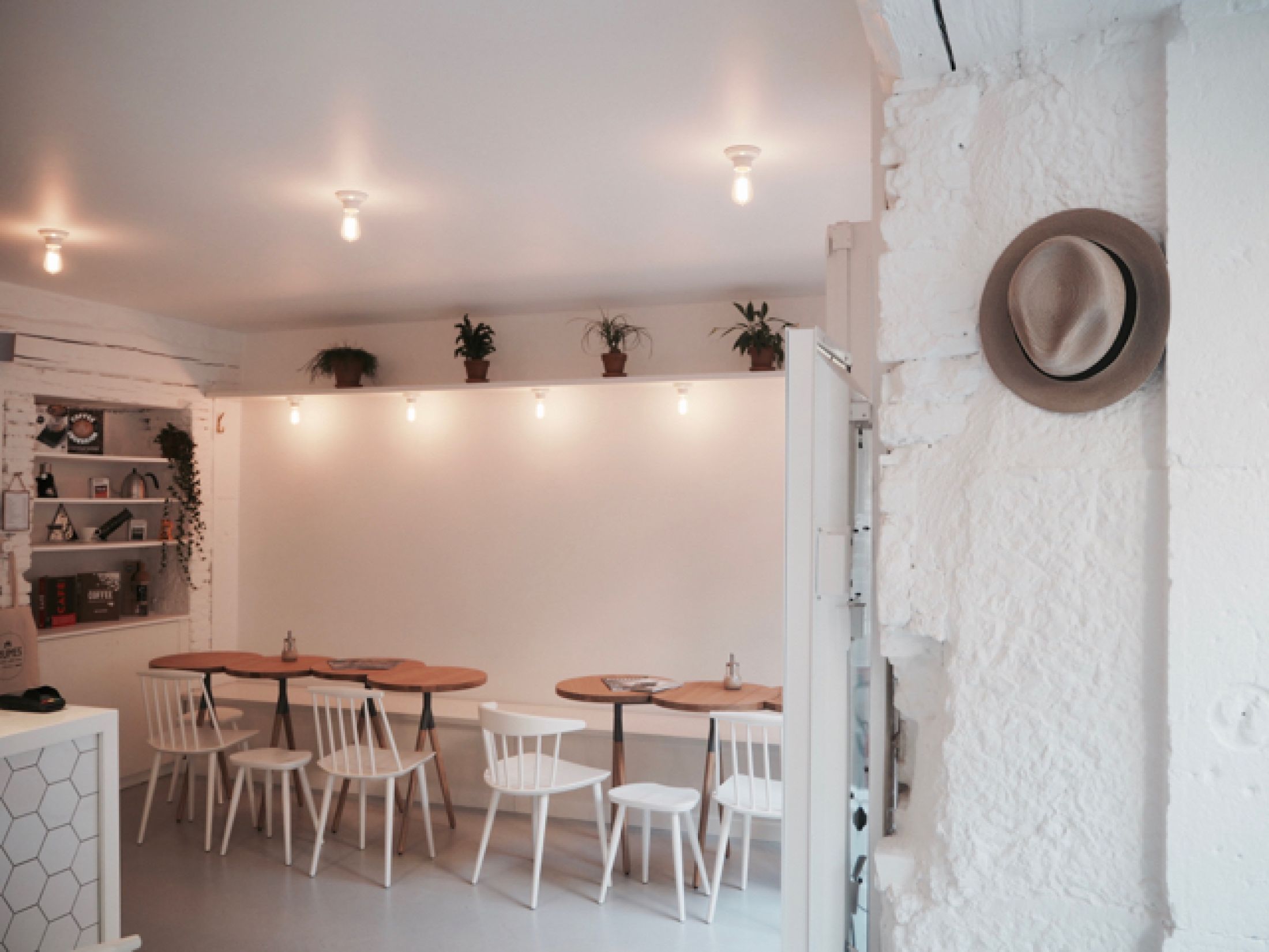 Les Baigneurs Café