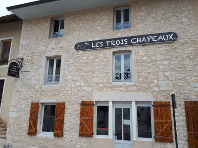 Les Trois Chapeaux — photo 2