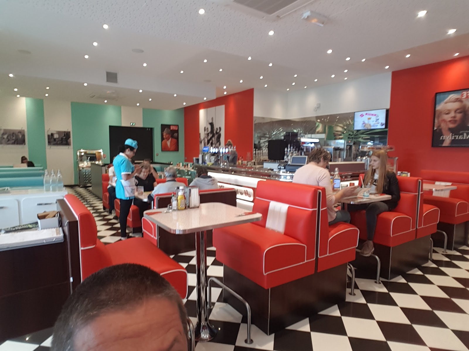 Holly's Diner Louvroil — photo 1