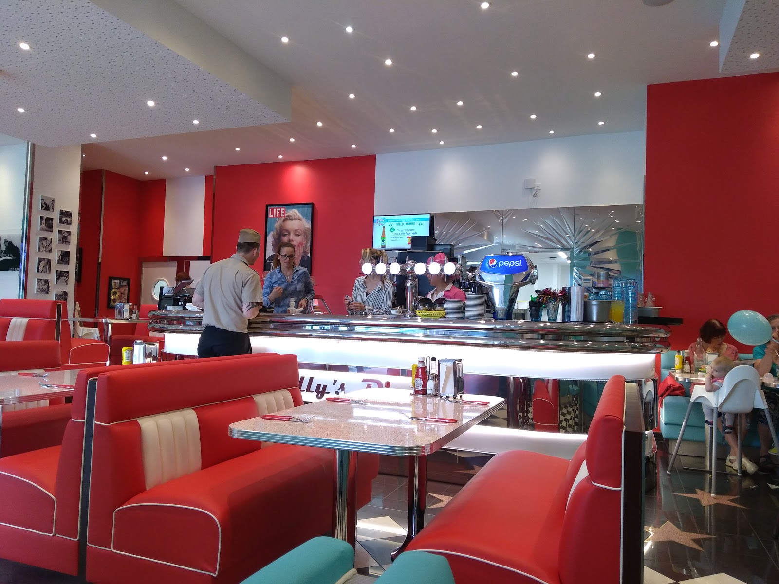 Holly's Diner Louvroil — photo 4