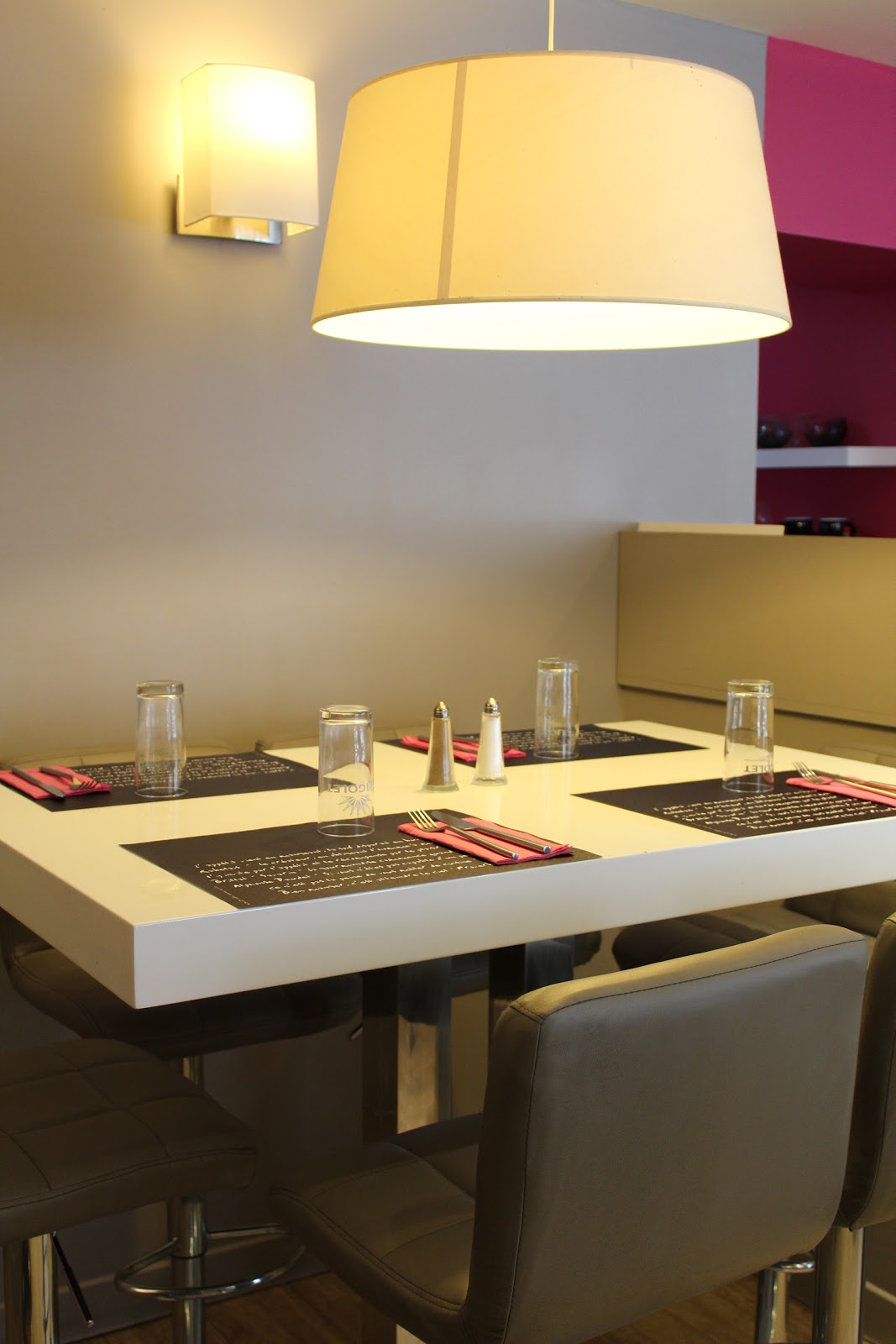AU COMPTOIR