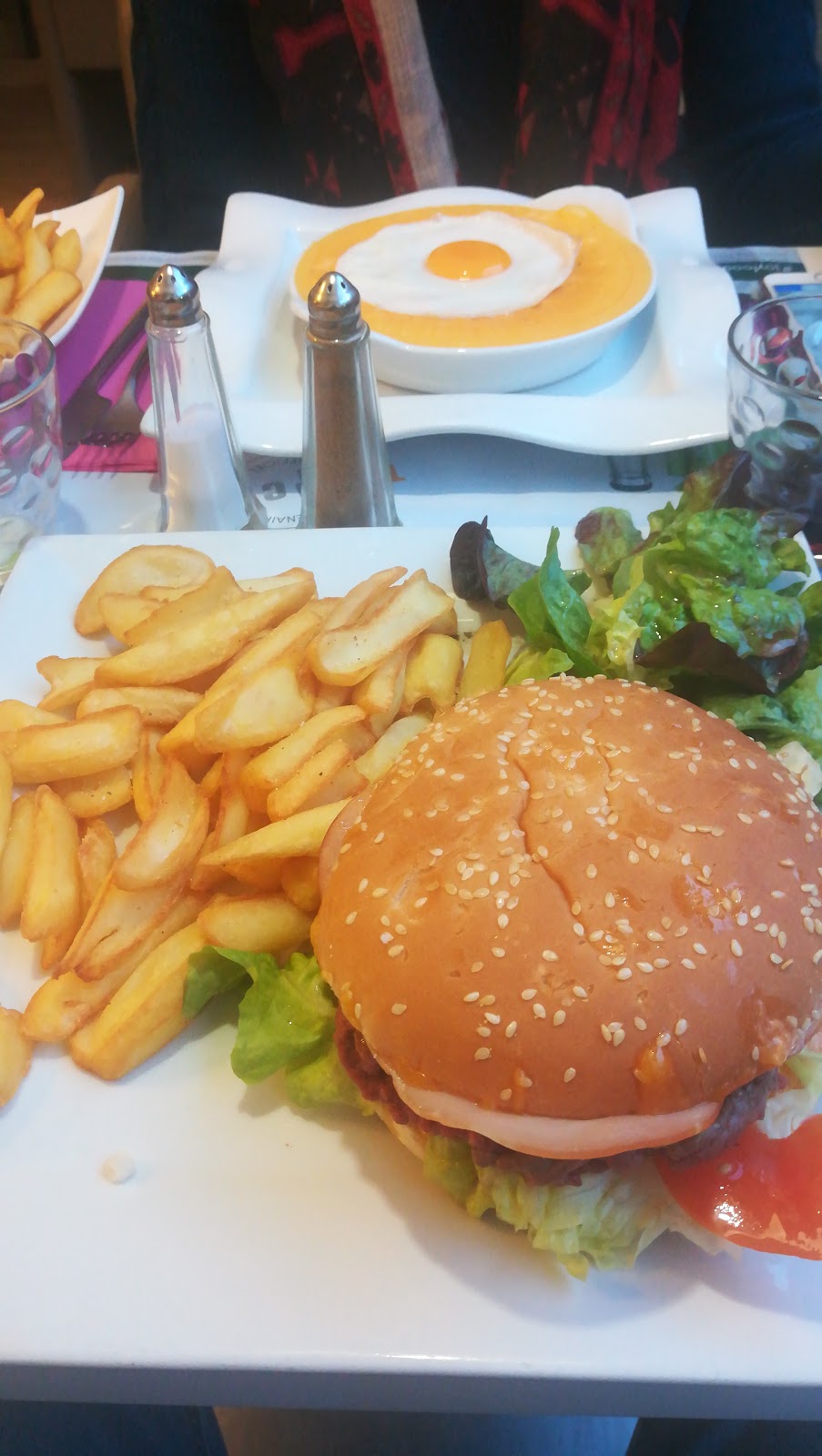AU COMPTOIR — photo 2