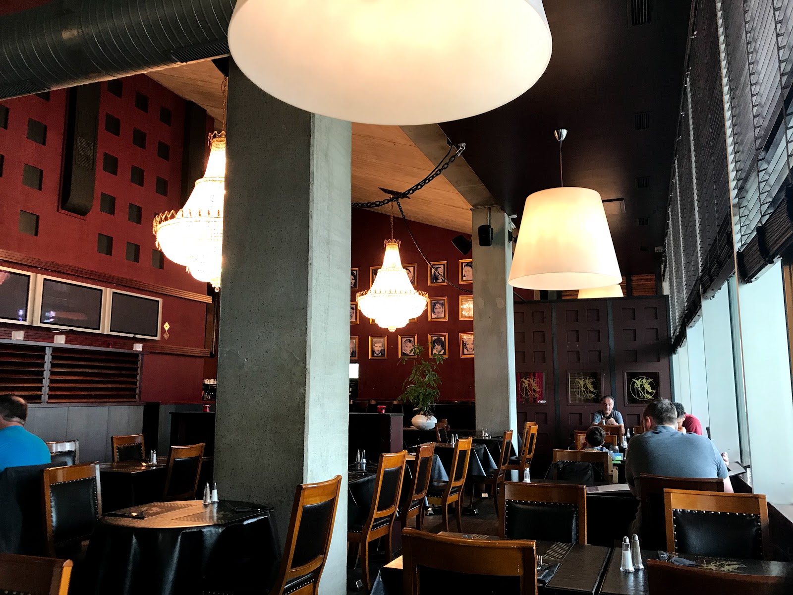 Angeluzzo Restaurant