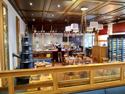 Au Dauphin — photo 9