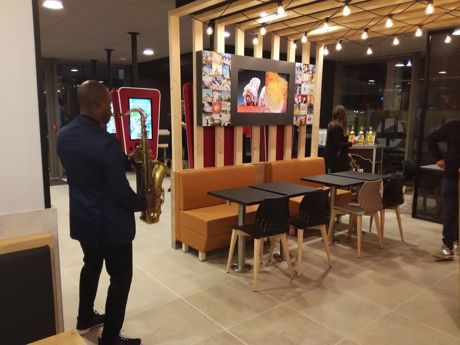 KFC Evreux — photo 9