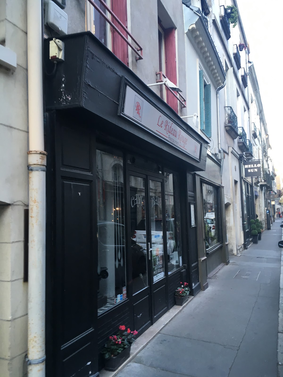Le Rideau Rouge — photo 9
