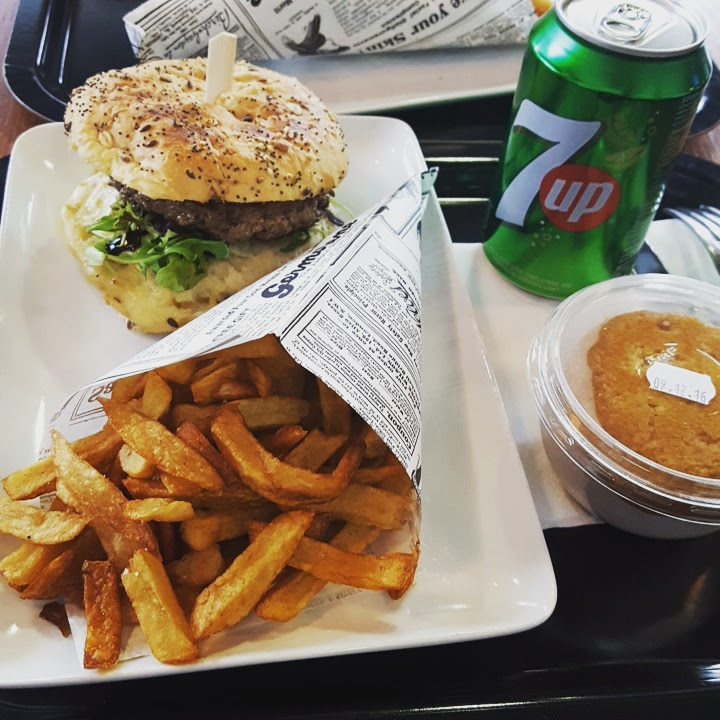 Tonton Burger & Lulu Farfalle — photo 3
